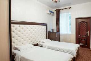 Отель Grand Hotel Бишкек Стандартный двухместный номер с 1 кроватью или 2 отдельными кроватями-2