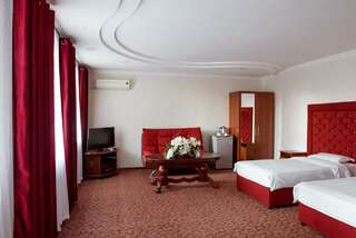 Отель Grand Hotel Бишкек Улучшенный двухместный номер с 1 кроватью или 2 отдельными кроватями-5