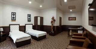 Отель Grand Hotel Бишкек Семейный двухместный номер с 1 кроватью-1