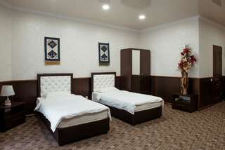 Отель Grand Hotel Бишкек Семейный двухместный номер с 1 кроватью-2
