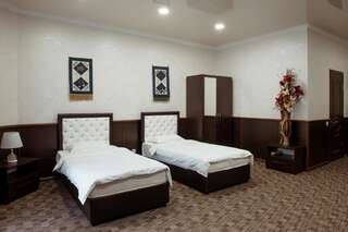 Отель Grand Hotel Бишкек Семейный двухместный номер с 1 кроватью-10
