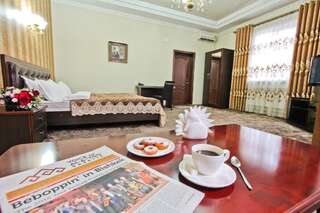 Отель Grand Hotel Бишкек Семейный двухместный номер с 1 кроватью-12